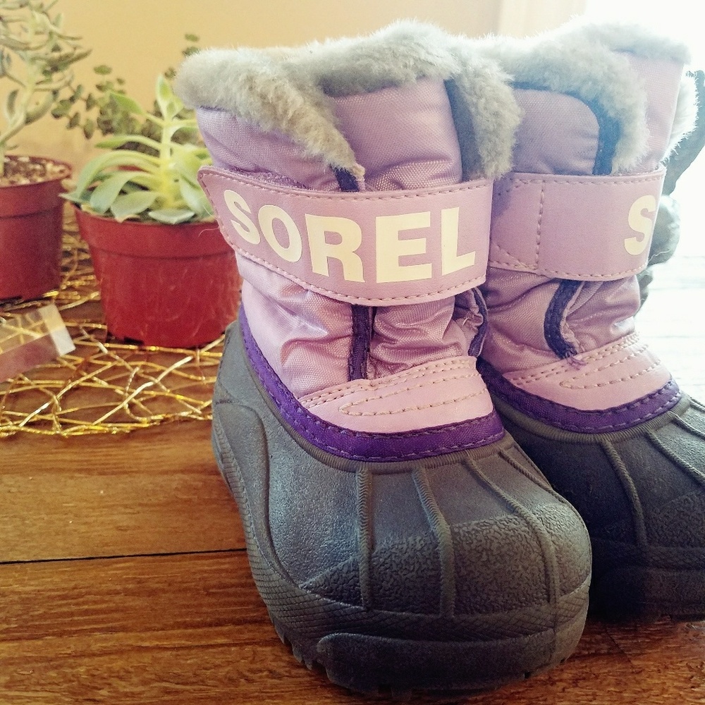 Girls Sorels size 6 toddler.